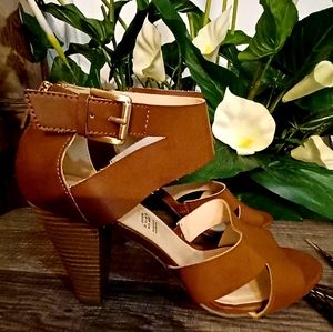 NEW 🔥NINE WEST HEELS SANDALS 9.5W BROWN CHESTNUT